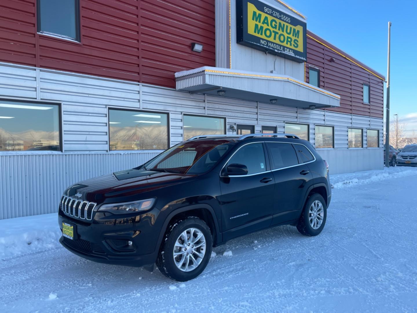 2019 Black /charcoal cloth Jeep Cherokee Latitude 4WD (1C4PJMCB9KD) with an 2.4L L4 DOHC 16V engine, 9A transmission, located at 1960 Industrial Drive, Wasilla, 99654, (907) 274-2277, 61.573475, -149.400146 - Photo#2